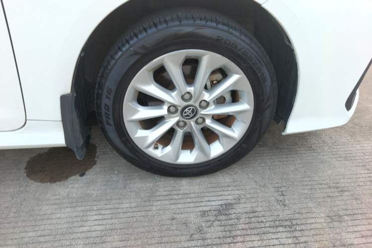 Used Toyota Corolla 2021 Dual-Motor 1.8L E-CVT Elite Edition Right Front Wheel Hub