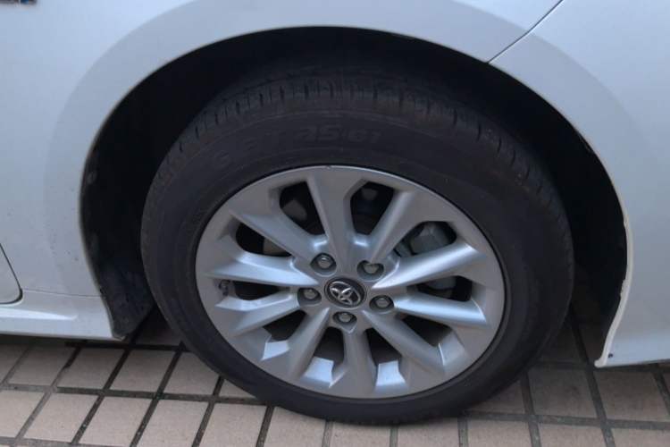 Used Toyota Corolla 2021 Dual-Motor 1.8L E-CVT Elite Edition Right Front Wheel Hub