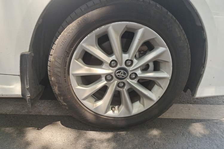 Used Toyota Corolla 2021 Dual-Motor 1.8L E-CVT Elite Edition Right Front Wheel Hub