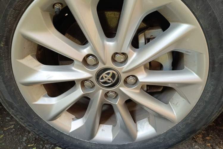 Used Toyota Corolla 2021 Dual-Motor 1.8L E-CVT Elite Edition Right Front Wheel Hub