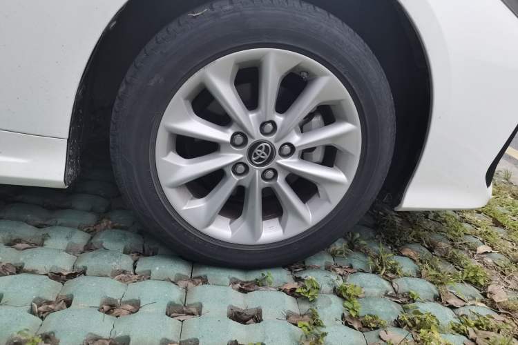 Used Toyota Corolla 2021 Dual-Motor 1.8L E-CVT Elite Edition Right Front Wheel Hub