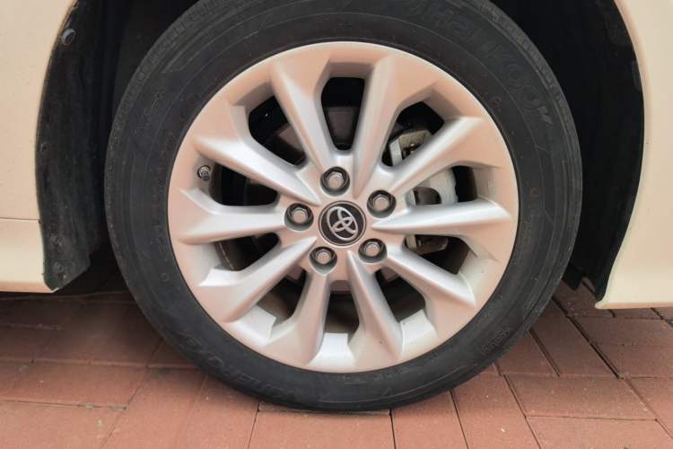 Used Toyota Corolla 2021 Dual-Motor 1.8L E-CVT Elite Edition Right Front Wheel Hub