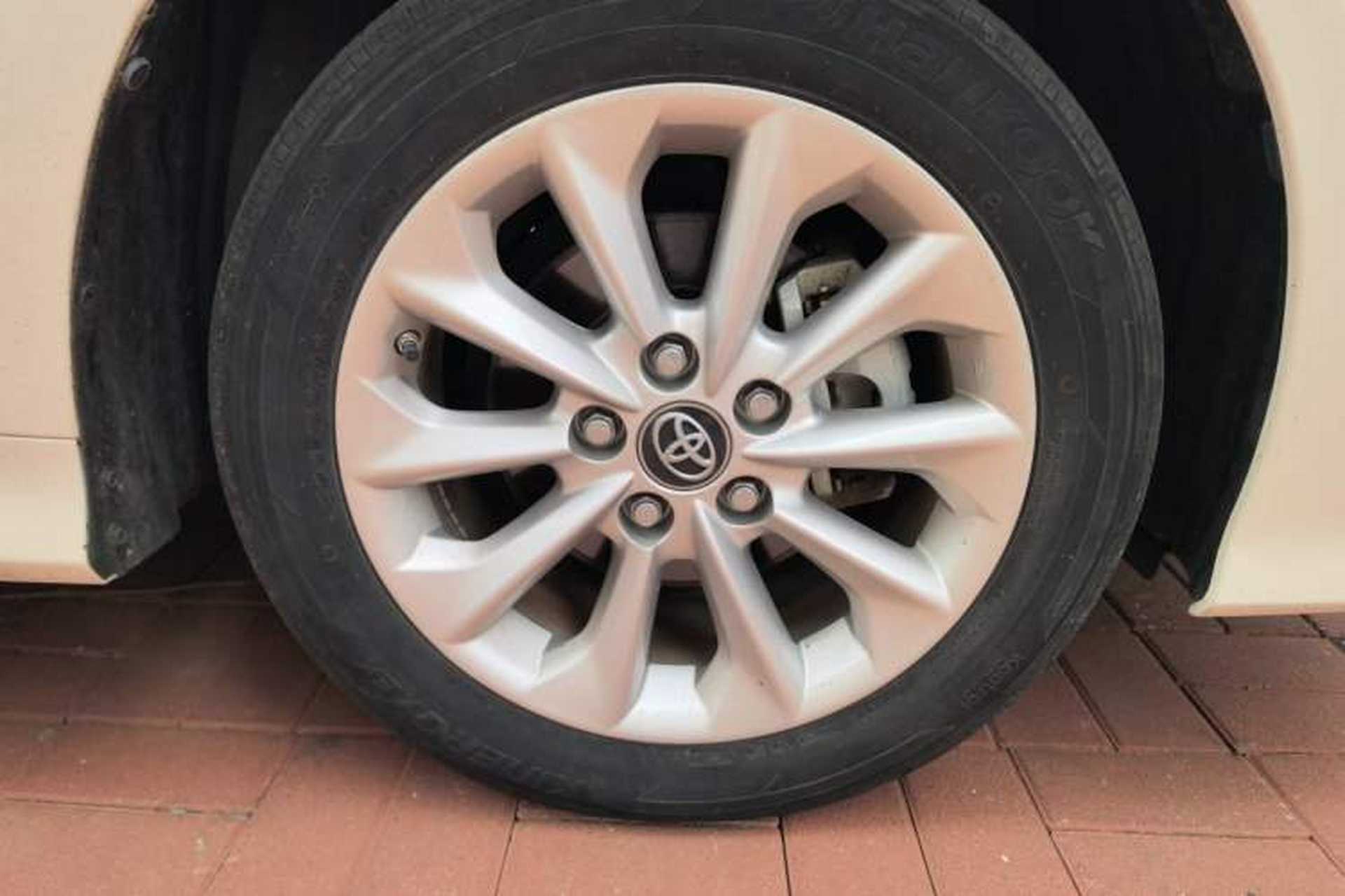 Used Toyota Corolla 2021 Dual-Motor 1.8L E-CVT Elite Edition Right Front Wheel Hub