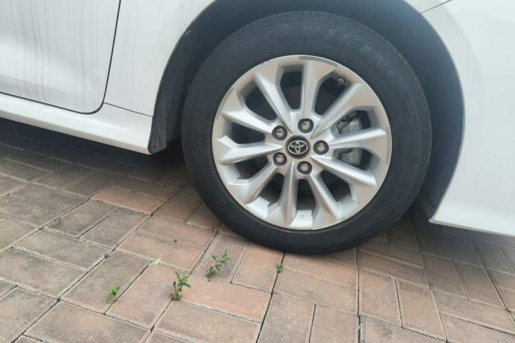 Used Toyota Corolla 2021 Dual-Motor 1.8L E-CVT Elite Edition Right Front Wheel Hub