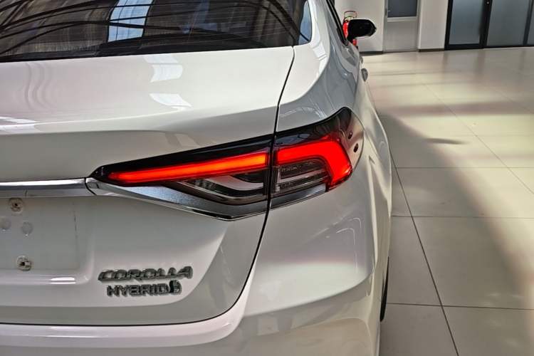 Used Toyota Corolla 2021 Dual-Motor 1.8L E-CVT Elite Edition Right Rear Taillight
