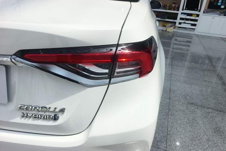 Used Toyota Corolla 2021 Dual-Motor 1.8L E-CVT Elite Edition Right Rear Taillight