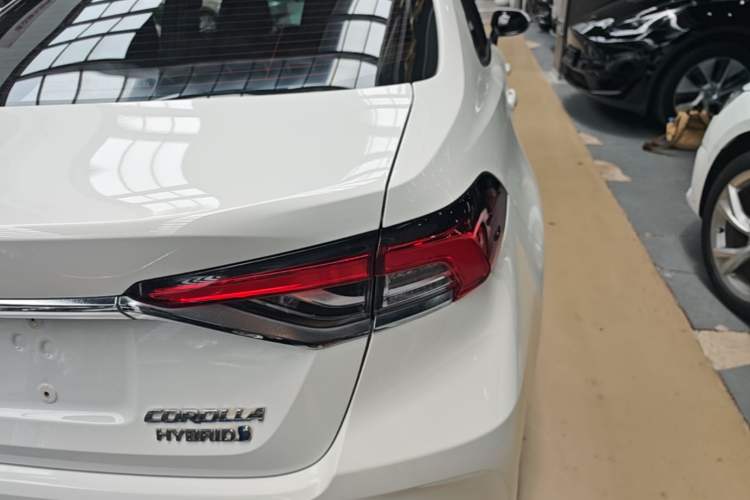 Used Toyota Corolla 2021 Dual-Motor 1.8L E-CVT Elite Edition Right Rear Taillight