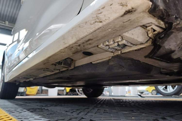 Used Toyota Corolla 2021 Dual-Motor 1.8L E-CVT Elite Edition Right Side Sill