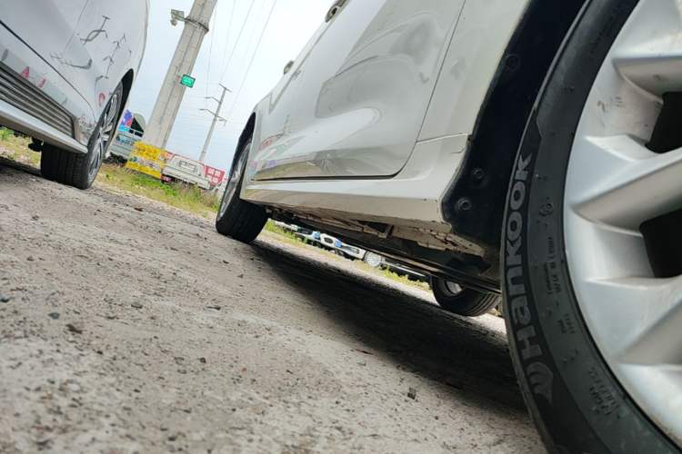 Used Toyota Corolla 2021 Dual-Motor 1.8L E-CVT Elite Edition Right Side Sill