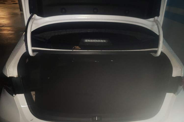 Used Toyota Corolla 2021 Dual-Motor 1.8L E-CVT Elite Edition Trunk