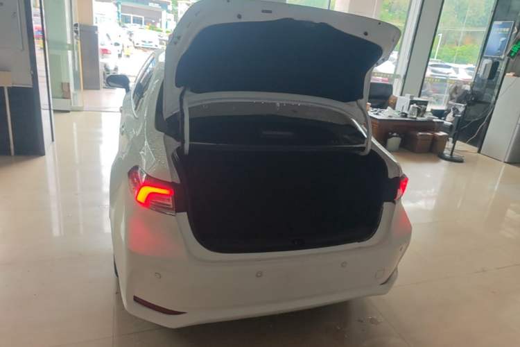 Used Toyota Corolla 2021 Dual-Motor 1.8L E-CVT Elite Edition Trunk