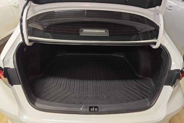 Used Toyota Corolla 2021 Dual-Motor 1.8L E-CVT Elite Edition Trunk