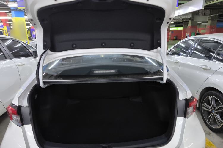 Used Toyota Corolla 2021 Dual-Motor 1.8L E-CVT Elite Edition Trunk
