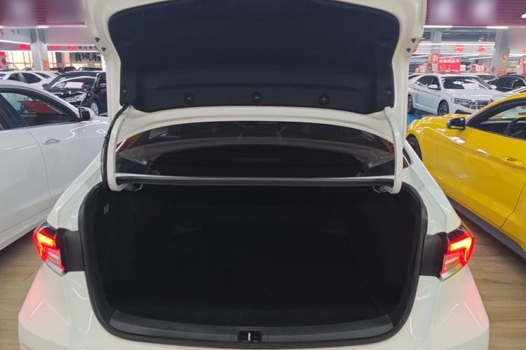 Used Toyota Corolla 2021 Dual-Motor 1.8L E-CVT Elite Edition Trunk