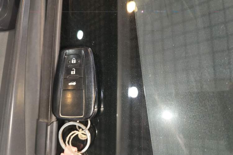 Used Toyota Corolla 2021 Dual-Motor 1.8L E-CVT Elite Edition Vehicle Key