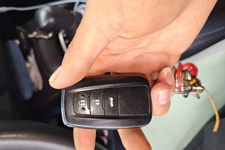 Used Toyota Corolla 2021 Dual-Motor 1.8L E-CVT Elite Edition Vehicle Key