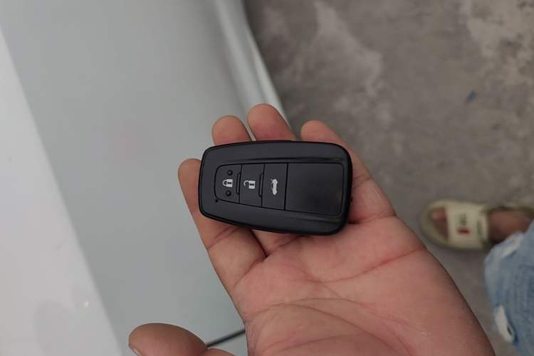 Used Toyota Corolla 2021 Dual-Motor 1.8L E-CVT Elite Edition Vehicle Key