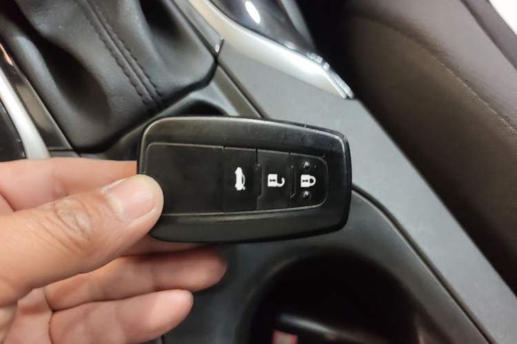 Used Toyota Corolla 2021 Dual-Engine 1.8L E-CVT Pioneer Edition Vehicle Key