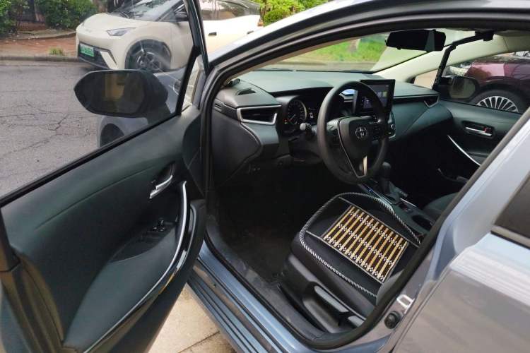 Used Toyota Corolla 2022 Dual-Motor 1.8L E-CVT Pioneer Edition Driver Seat