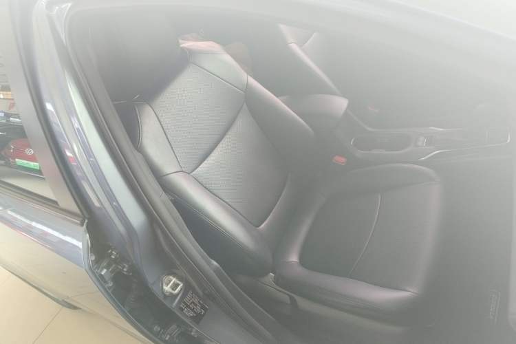 Used Toyota Corolla 2022 Dual-Motor 1.8L E-CVT Pioneer Edition Right Front Seat