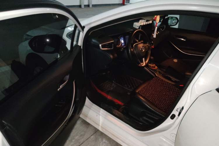 Used Toyota Corolla 2022 Dual-Motor 1.8L E-CVT Pioneer Edition Driver Seat