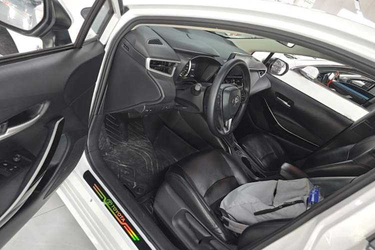 Used Toyota Corolla 2022 Dual-Motor 1.8L E-CVT Pioneer Edition Driver Seat