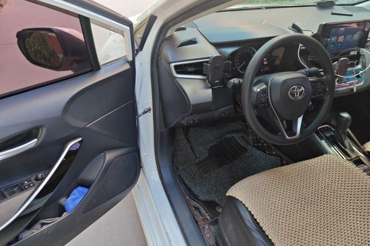 Used Toyota Corolla 2022 Dual-Motor 1.8L E-CVT Pioneer Edition Driver Seat