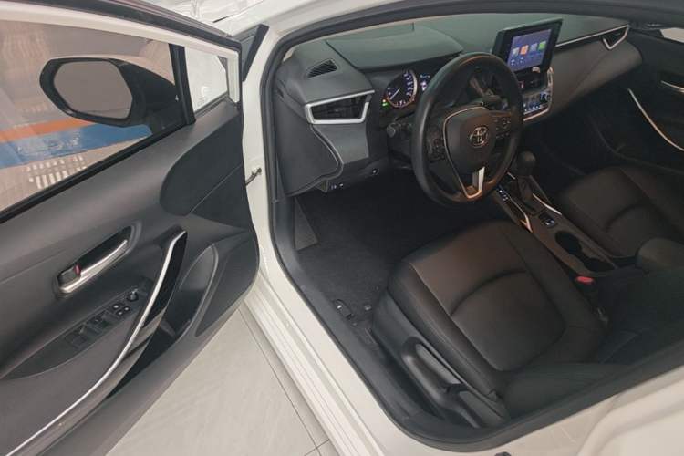 Used Toyota Corolla 2022 Dual-Motor 1.8L E-CVT Pioneer Edition Driver Seat