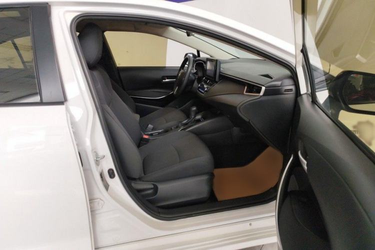 Used Toyota Corolla 2022 Dual-Motor 1.8L E-CVT Pioneer Edition Interior 11
