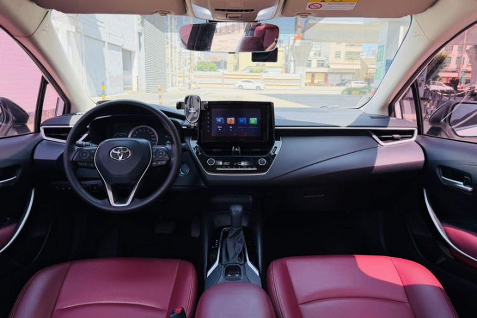 Used Toyota Corolla 2022 Dual-Motor 1.8L E-CVT Pioneer Edition Interior 2