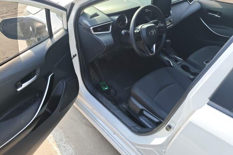 Used Toyota Corolla 2022 Dual-Motor 1.8L E-CVT Pioneer Edition Interior 3
