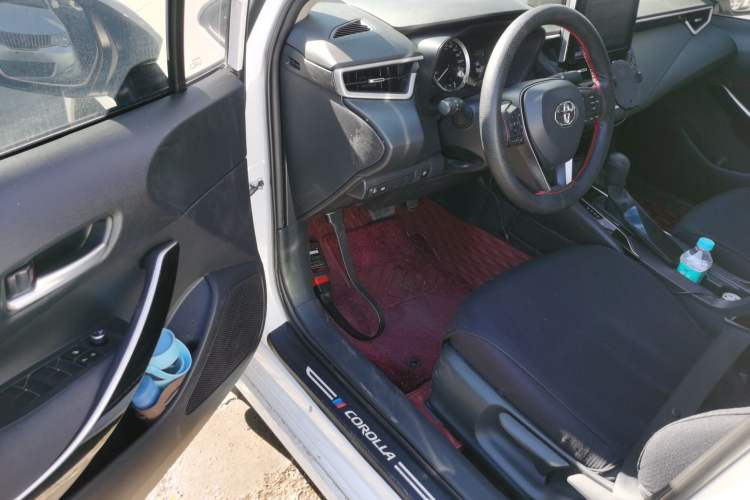 Used Toyota Corolla 2022 Dual-Motor 1.8L E-CVT Pioneer Edition Interior 3