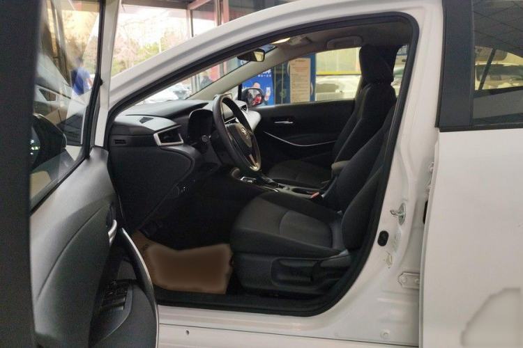 Used Toyota Corolla 2022 Dual-Motor 1.8L E-CVT Pioneer Edition Interior 5