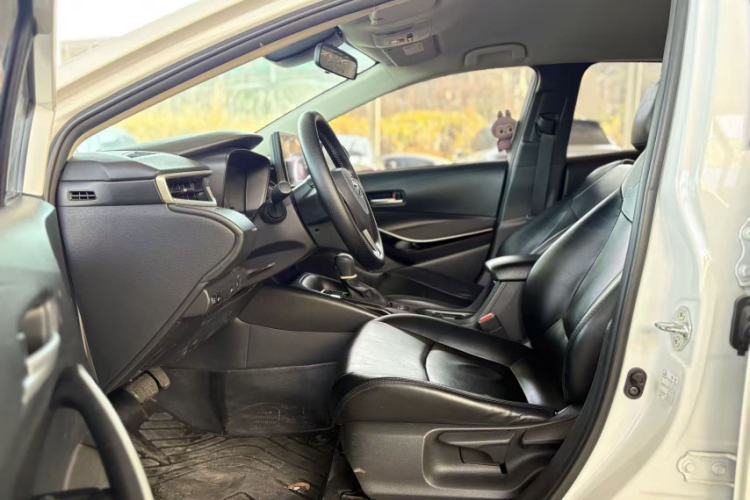 Used Toyota Corolla 2022 Dual-Motor 1.8L E-CVT Pioneer Edition Interior 6