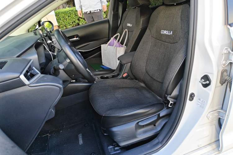 Used Toyota Corolla 2022 Dual-Motor 1.8L E-CVT Pioneer Edition Left Front Seat