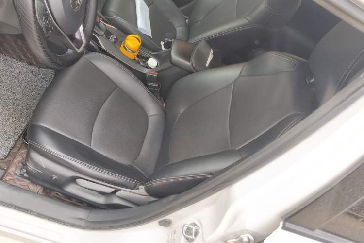 Used Toyota Corolla 2022 Dual-Motor 1.8L E-CVT Pioneer Edition Left Front Seat