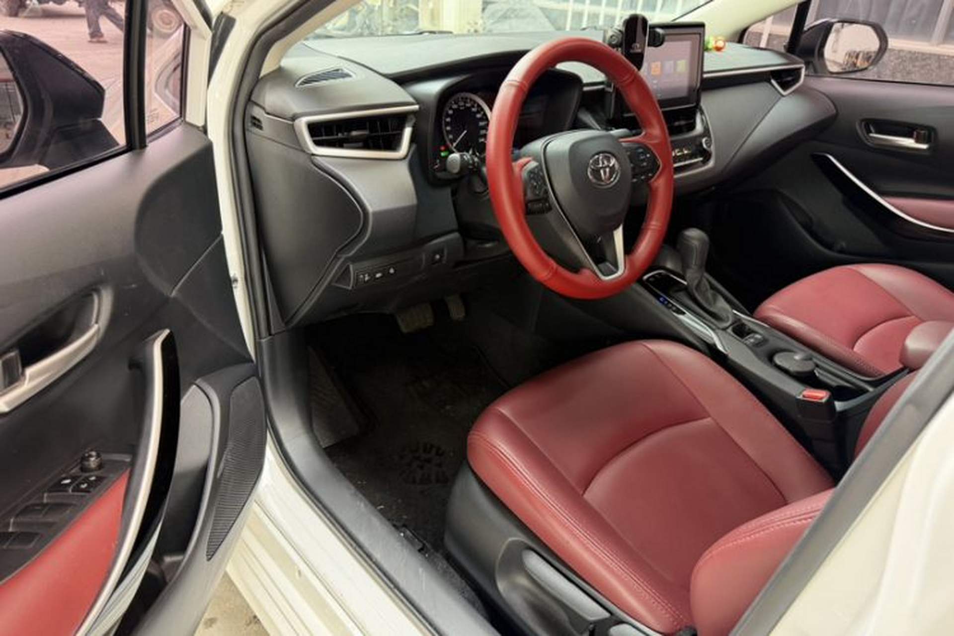 Used Toyota Corolla 2022 Dual-Motor 1.8L E-CVT Pioneer Edition Left Front Seat