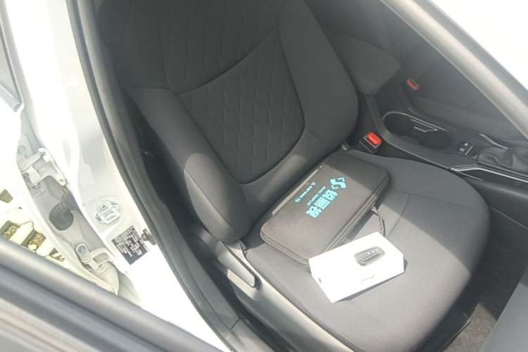 Used Toyota Corolla 2022 Dual-Motor 1.8L E-CVT Pioneer Edition Right Front Seat