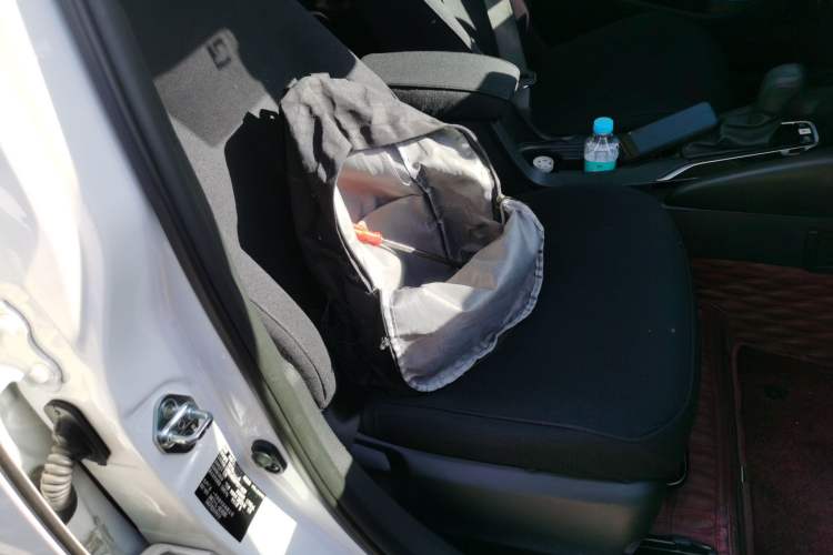 Used Toyota Corolla 2022 Dual-Motor 1.8L E-CVT Pioneer Edition Right Front Seat