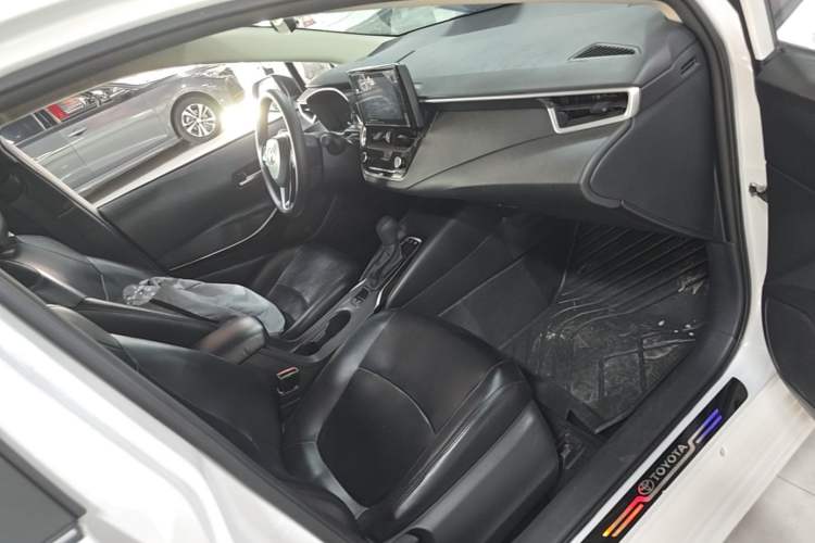 Used Toyota Corolla 2022 Dual-Motor 1.8L E-CVT Pioneer Edition Right Front Seat