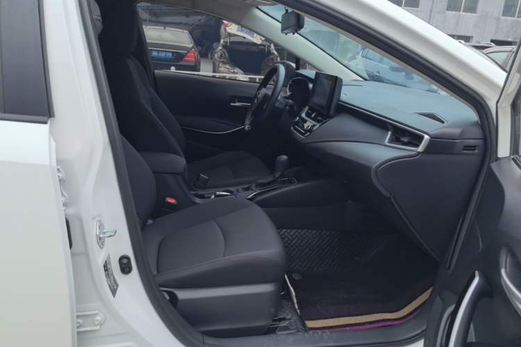 Used Toyota Corolla 2022 Dual-Motor 1.8L E-CVT Pioneer Edition Right Front Seat