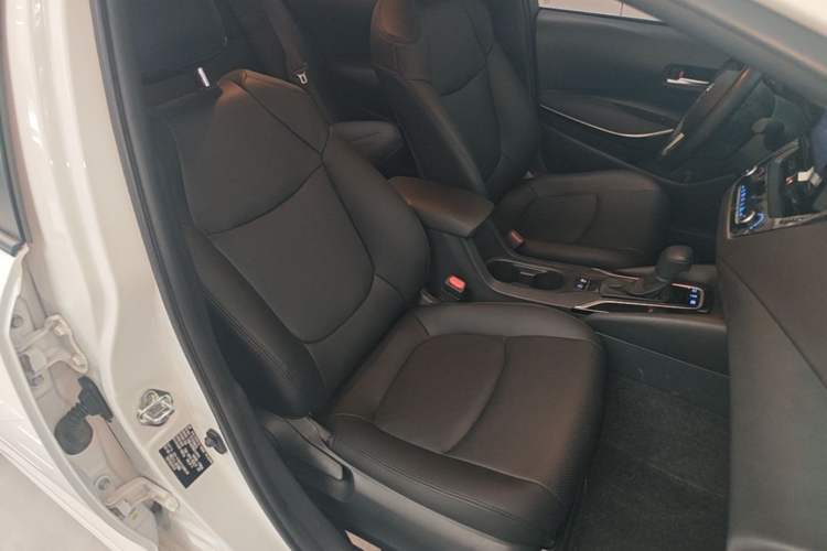 Used Toyota Corolla 2022 Dual-Motor 1.8L E-CVT Pioneer Edition Right Front Seat
