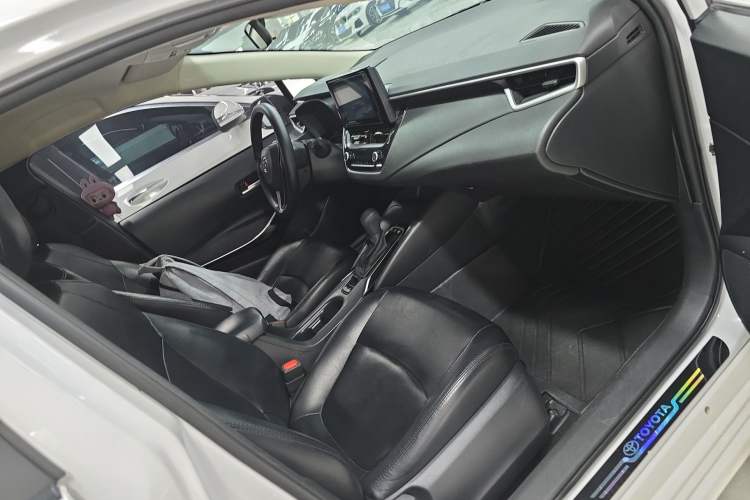 Used Toyota Corolla 2022 Dual-Motor 1.8L E-CVT Pioneer Edition Right Front Seat