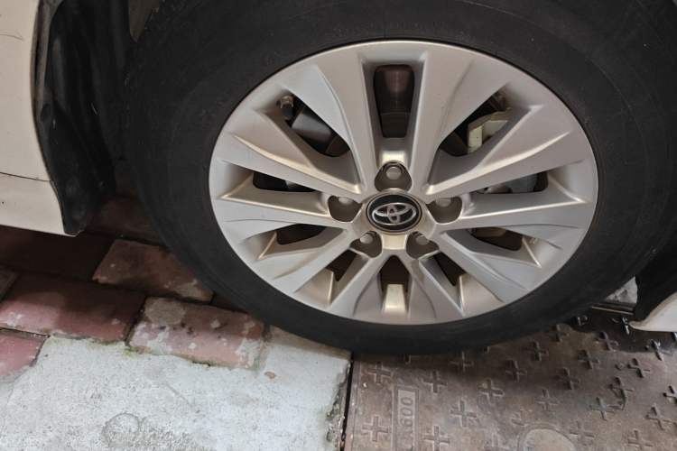 Used Toyota Corolla 2022 TNGA 1.5L CVT Pioneer Edition Right Front Wheel Hub