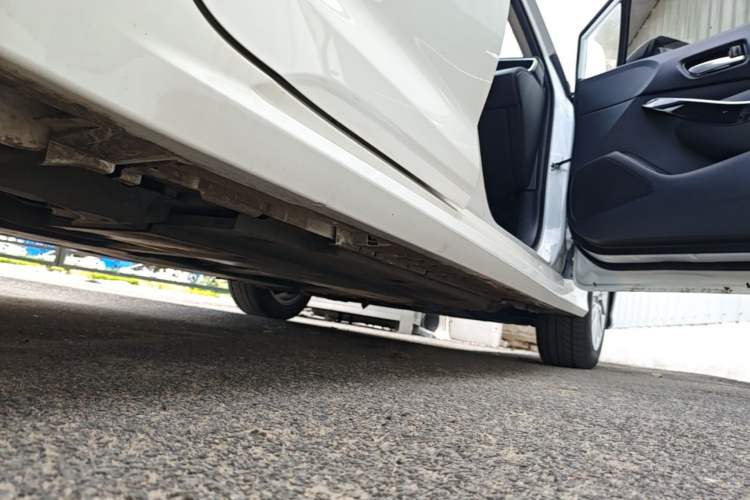 Used Toyota Corolla 2022 Dual-Motor 1.8L E-CVT Pioneer Edition Right Side Sill