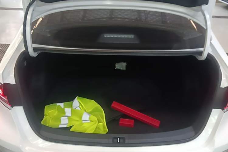 Used Toyota Corolla 2022 Dual-Motor 1.8L E-CVT Pioneer Edition Trunk