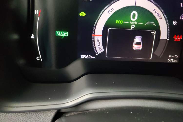Used Toyota Corolla 2023 1.8L Smart Electric Hybrid Dual-Motor Pioneer Edition Odometer Close Up