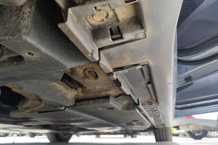 Used Toyota Corolla 2023 1.8L Smart Electric Hybrid Dual-Motor Pioneer Edition Right Side Sill