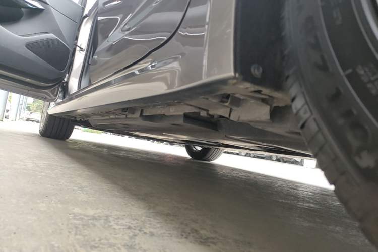 Used Toyota Corolla 2023 1.8L Smart Electric Hybrid Dual-Motor Elite Edition Left Side Sill