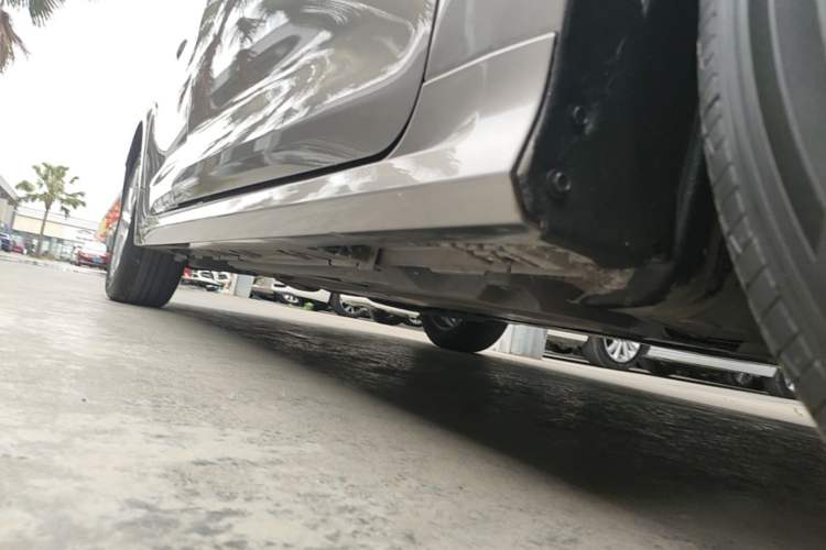 Used Toyota Corolla 2023 1.8L Smart Electric Hybrid Dual-Motor Elite Edition Right Side Sill